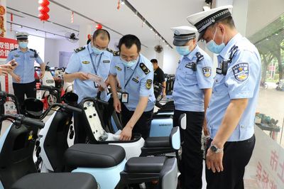 突擊檢查！廣西梧州市市場監(jiān)管局聯(lián)合交警開展電動自行車銷售管理專項(xiàng)行動