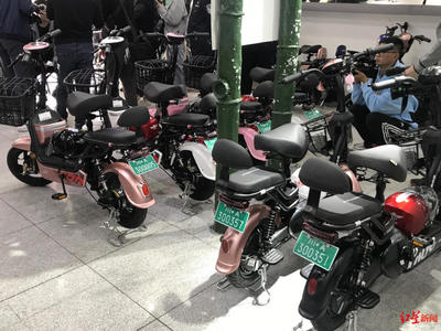買了車就能上路 成都全國首創(chuàng)電動自行車“帶牌銷售”新政解讀